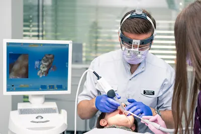 dr Paweł Staszczyk Dentysta Kielce Dobry Stomatolog Chirurg Leczenie Kanałowe Wybielanie Zębów